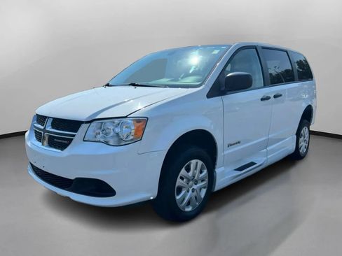 Used 2019 Dodge Grand Caravan SE FWD image 5