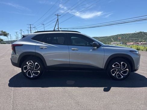 Certified 2026 Chevrolet Trax RS w/ Sunroof Package FWD image 4