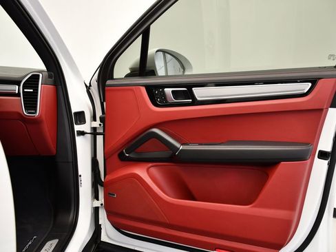 Used 2023 Porsche Cayenne image 47