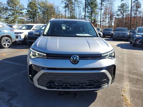 New 2026 Volkswagen Taos SE image 2