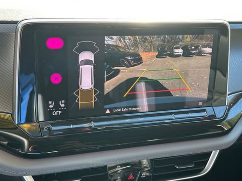 Certified 2025 Volkswagen Atlas Peak Edition SE image 31