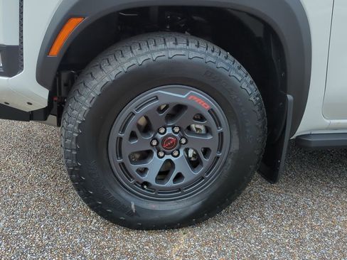 New 2026 Nissan Frontier PRO-4X w/ Tow Package AWD/4WD image 10
