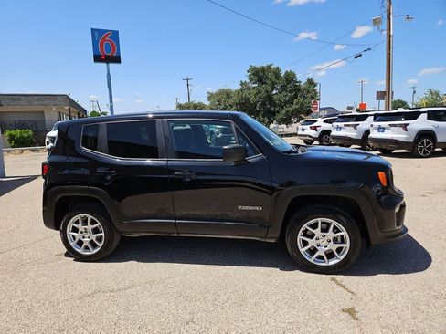 Used 2023 Jeep Renegade Latitude AWD/4WD image 8