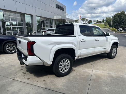 Certified 2025 Toyota Tacoma SR5 AWD/4WD image 6