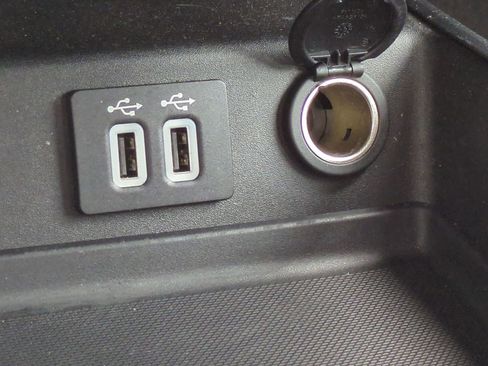 Used 2020 Ford Fusion SE FWD image 29