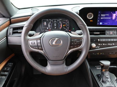 Used 2024 Lexus ES 350 w/ Premium Package image 16