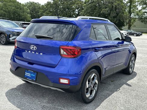 Certified 2024 Hyundai Venue SEL FWD image 8