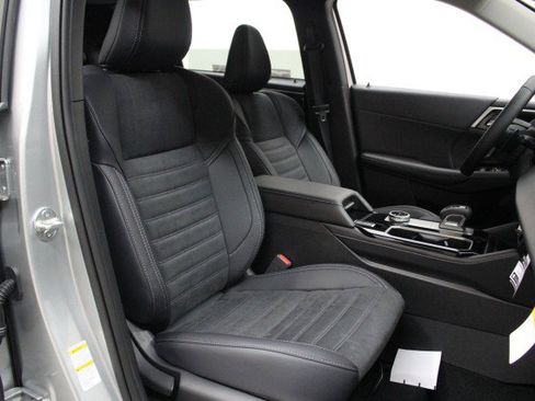 New 2025 Mitsubishi Outlander SE image 19