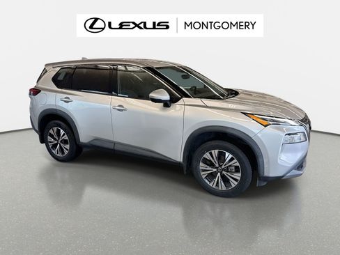 Used 2021 Nissan Rogue SV image 2