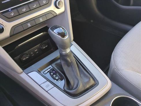 Used 2018 Hyundai Elantra SEL image 12