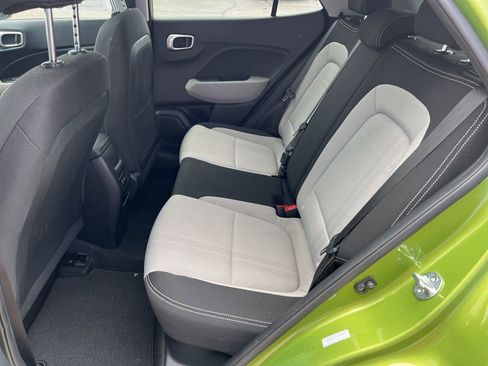 Used 2024 Hyundai Venue SEL image 18