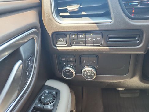 Certified 2022 GMC Yukon SLT w/ SLT Premium Package AWD/4WD image 23