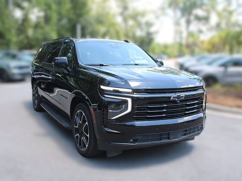 Used 2025 Chevrolet Suburban RST w/ RST Capability Package AWD/4WD image 17