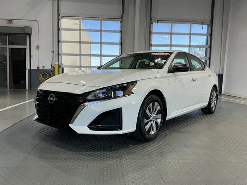 Used 2025 Nissan Altima 2.5 S image 2