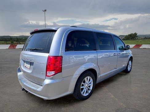 Used 2020 Dodge Grand Caravan SXT FWD image 3