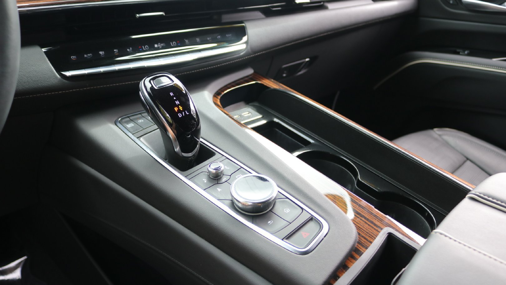 Used 2023 Cadillac Escalade ESV Premium Luxury AWD/4WD image 27