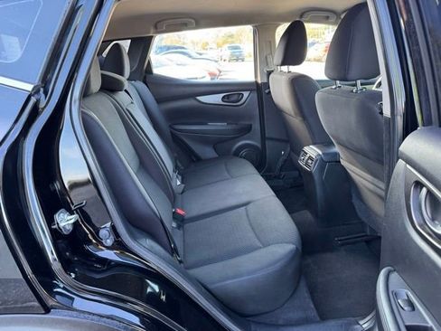 Used 2019 Nissan Rogue Sport S image 11