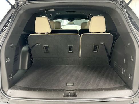 Used 2023 Chevrolet Traverse LS FWD image 24