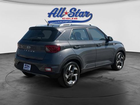 Used 2025 Hyundai Venue SEL FWD image 5