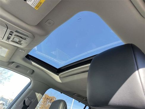 Used 2023 Toyota Highlander XLE image 24