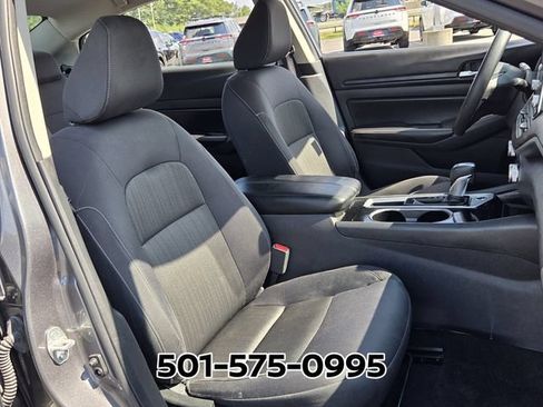 Used 2024 Nissan Altima 2.5 SV FWD image 17