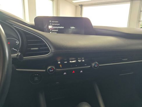 Used 2021 MAZDA MAZDA3 s image 26