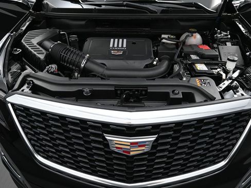 Certified 2025 Cadillac XT5 Luxury w/ LPO, Floor Liner Package AWD/4WD image 24