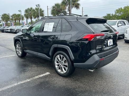 Used 2020 Toyota RAV4 XLE Premium FWD image 5