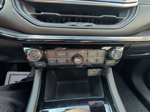 Used 2023 Jeep Compass Latitude w/ Sun and Sound Group AWD/4WD image 23