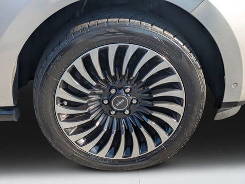 Used 2021 Lincoln Navigator Black Label w/ Cargo Convenience Package image 9