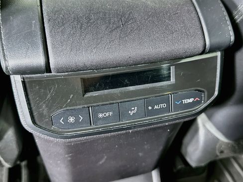 Used 2023 Toyota Highlander XLE FWD image 27