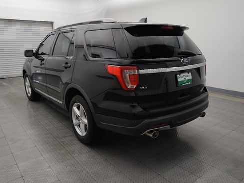 Used 2018 Ford Explorer XLT FWD image 5