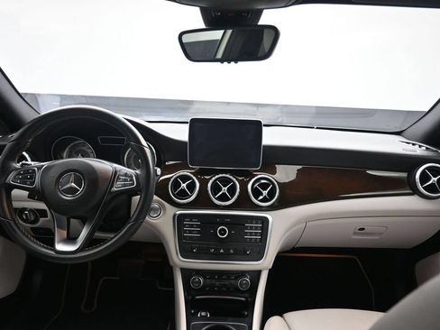 Used 2016 Mercedes-Benz GLA 250 image 37
