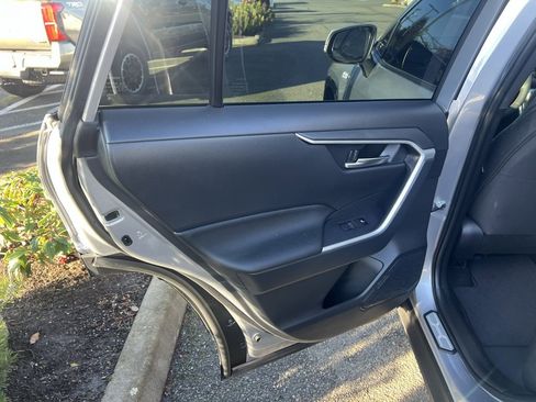 Used 2024 Toyota RAV4 SE image 13