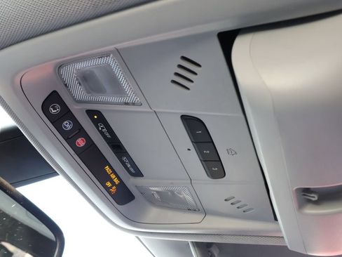 Used 2020 Chevrolet Blazer LT FWD image 28