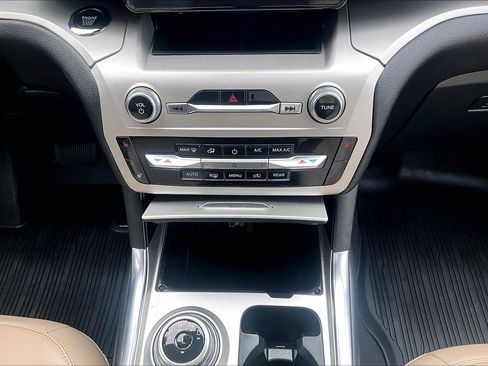 Certified 2022 Ford Explorer XLT w/ Equipment Group 202A image 24