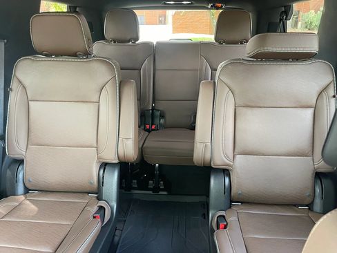 Used 2021 Chevrolet Tahoe High Country w/ Premium Package RWD image 16