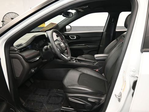 Used 2023 Jeep Compass Trailhawk image 11