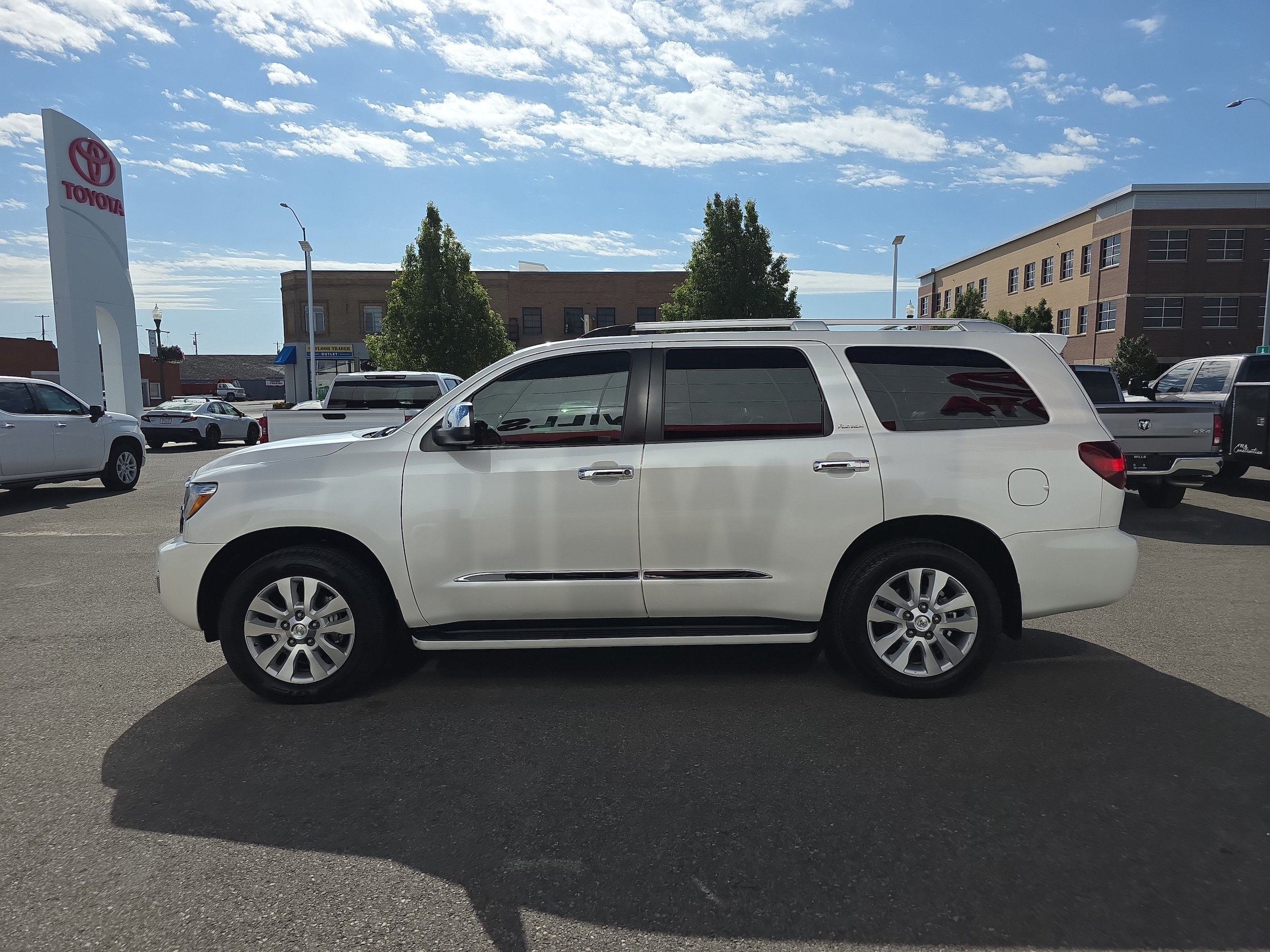 Used 2019 Toyota Sequoia Platinum w/ Carpet Mat Package (TMS) AWD/4WD image 6