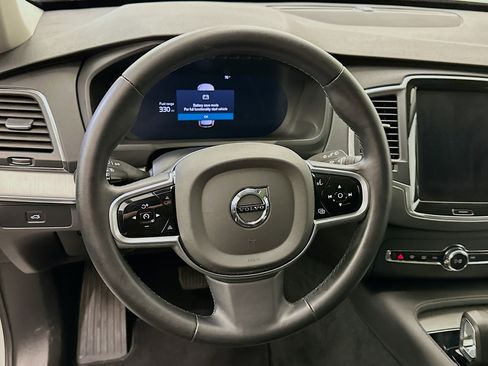 Used 2025 Volvo XC90 B5 Core image 18
