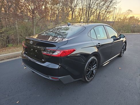Used 2025 Toyota Camry LE image 3