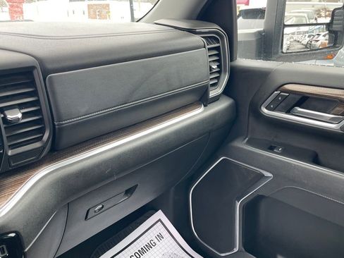 Used 2025 Chevrolet Silverado 2500 LT w/ Convenience Package image 25