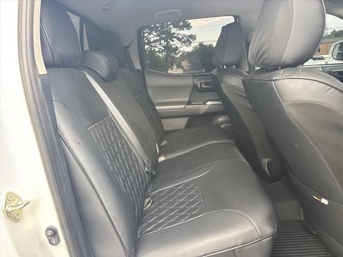 Used 2018 Toyota Tacoma SR5 RWD image 11