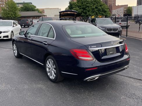 Used 2017 Mercedes-Benz E 300 4MATIC image 2