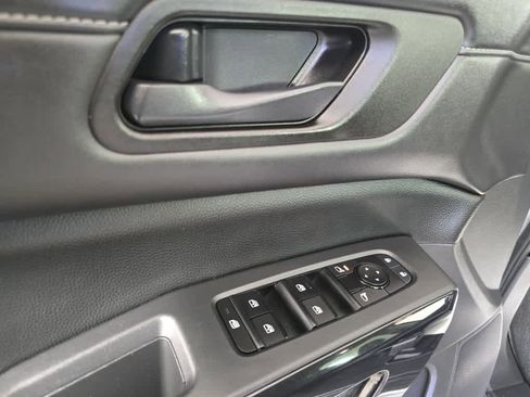 Used 2023 Nissan Pathfinder S image 26