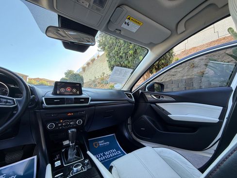 Used 2018 MAZDA MAZDA3 Grand Touring image 23