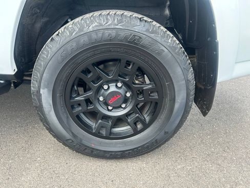 Used 2023 Toyota 4Runner TRD Off-Road Premium w/ Moonroof Package AWD/4WD image 32