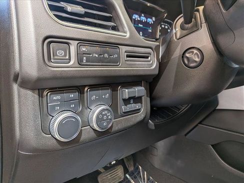 Certified 2021 GMC Yukon SLT w/ SLT Luxury Plus Package AWD/4WD image 17