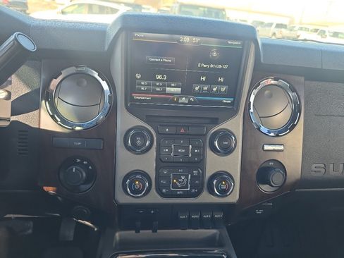 Used 2014 Ford F550 4x4 Crew Cab Super Duty w/ Lariat Interior Package image 27