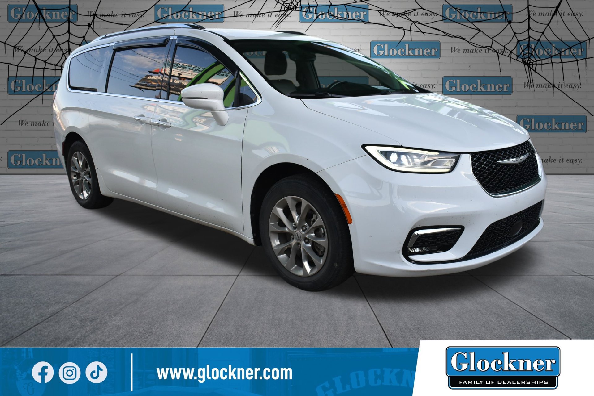 Used 2021 Chrysler Pacifica Touring-L FWD image 3